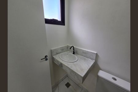 Casa de condomínio para alugar com 200m², 3 quartos e 2 vagasBanheiro da Suíte