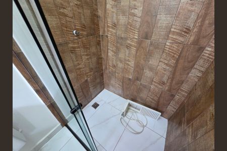 Casa de condomínio para alugar com 200m², 3 quartos e 2 vagasBanheiro da Suíte