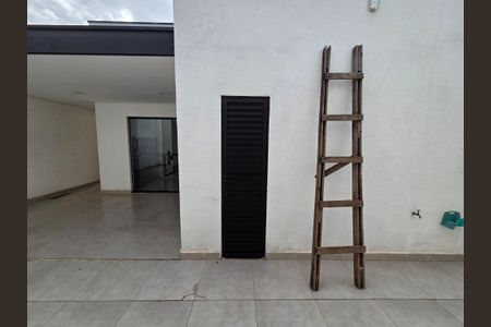 Casa de condomínio para alugar com 200m², 3 quartos e 2 vagasBanheiro 2