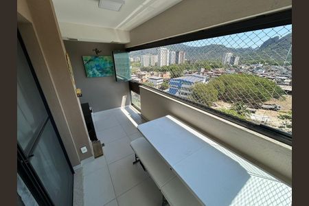 Apartamento à venda com 67m², 2 quartos e 1 vaga Apartamento à venda com 67m², 2 quartos e 1 vagaVaranda