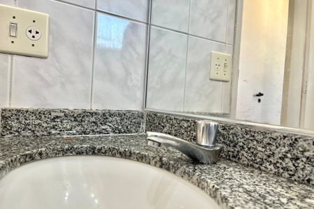 Apartamento para alugar com 55m², 2 quartos e 1 vaga Apartamento para alugar com 55m², 2 quartos e 1 vagaBanheiro