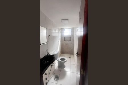 Banheiro de apartamento para alugar com 2 quartos, 52m² em Realengo, Rio de Janeiro