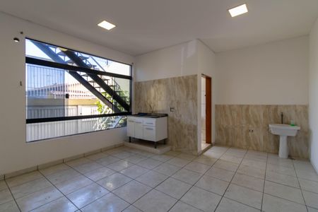 Casa para alugar com 250m², 2 quartos e 2 vagasCozinha