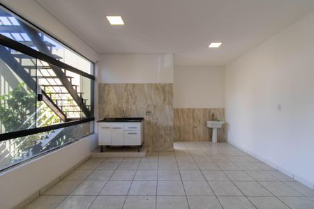 Casa para alugar com 250m², 2 quartos e 2 vagasCozinha