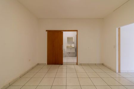 Casa para alugar com 250m², 2 quartos e 2 vagasSuíte