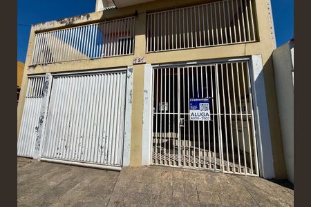 Casa para alugar com 250m², 2 quartos e 2 vagasFachada 