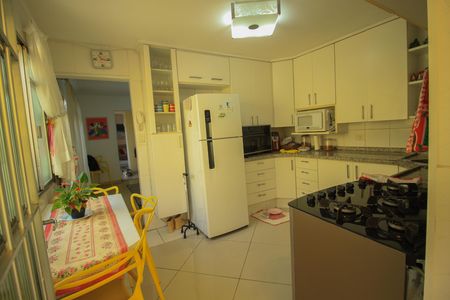 Casa para alugar com 227m², 3 quartos e 3 vagas