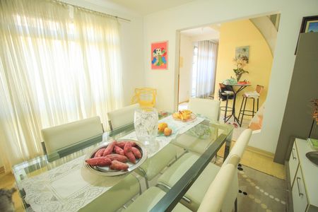Casa para alugar com 227m², 3 quartos e 3 vagas
