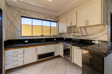 Casa para alugar com 350m², 3 quartos e 4 vagas Casa para alugar com 350m², 3 quartos e 4 vagasCozinha
