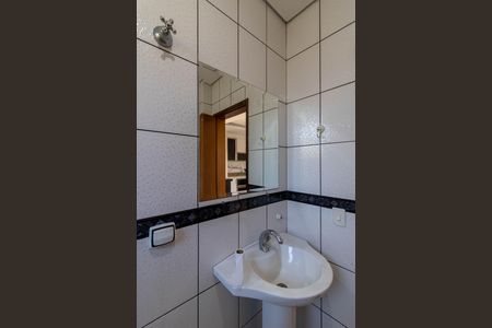 Casa para alugar com 350m², 3 quartos e 4 vagas Casa para alugar com 350m², 3 quartos e 4 vagasBanheiro social