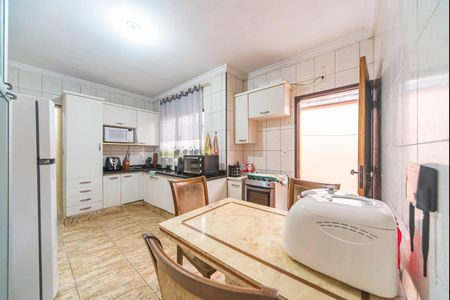 Casa à venda com 180m², 2 quartos e 2 vagas Casa à venda com 180m², 2 quartos e 2 vagasCozinha