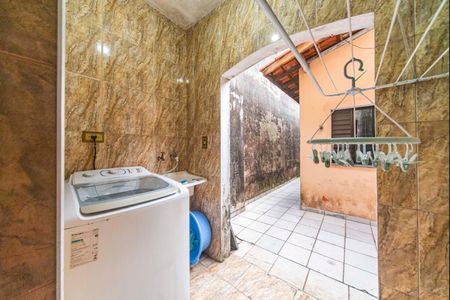 Casa à venda com 180m², 2 quartos e 2 vagas Casa à venda com 180m², 2 quartos e 2 vagasÁrea de Serviço