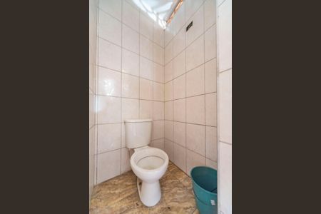 Casa à venda com 180m², 2 quartos e 2 vagas Casa à venda com 180m², 2 quartos e 2 vagasBanheiro de serviço