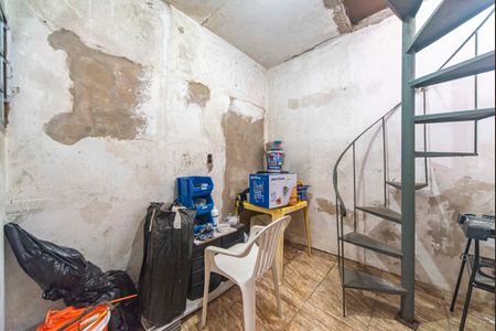 Casa à venda com 180m², 2 quartos e 2 vagas Casa à venda com 180m², 2 quartos e 2 vagasQuarto de Serviço