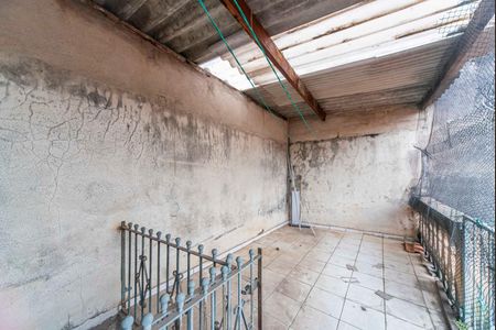 Casa à venda com 180m², 2 quartos e 2 vagas Casa à venda com 180m², 2 quartos e 2 vagasVaranda Fundos