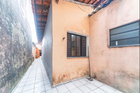 Casa à venda com 180m², 2 quartos e 2 vagas Casa à venda com 180m², 2 quartos e 2 vagasQuintal Fundos