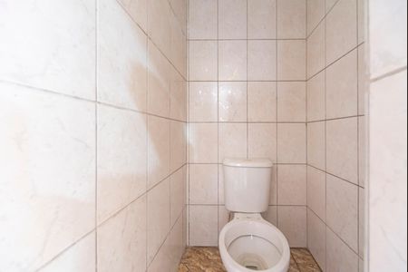 Casa à venda com 180m², 2 quartos e 2 vagas Casa à venda com 180m², 2 quartos e 2 vagasBanheiro de serviço