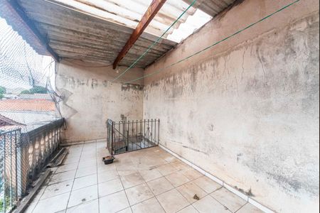 Casa à venda com 180m², 2 quartos e 2 vagas Casa à venda com 180m², 2 quartos e 2 vagasVaranda Fundos
