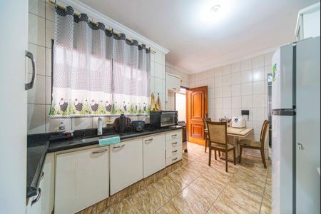 Casa à venda com 180m², 2 quartos e 2 vagas Casa à venda com 180m², 2 quartos e 2 vagasCozinha
