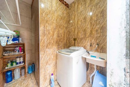 Casa à venda com 180m², 2 quartos e 2 vagas Casa à venda com 180m², 2 quartos e 2 vagasÁrea de Serviço