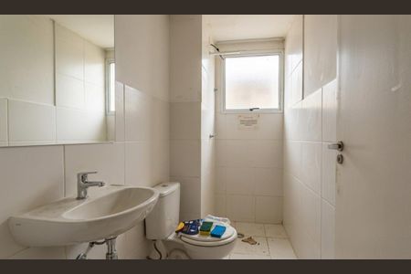 Banheiro de apartamento para alugar com 2 quartos, 45m² em Jardim Betânia, Cachoeirinha