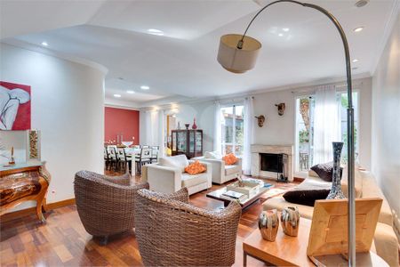 Casa à venda com 3 quartos, 317m² em Santo Amaro, São Paulo