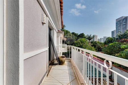 Casa à venda com 3 quartos, 317m² em Santo Amaro, São Paulo