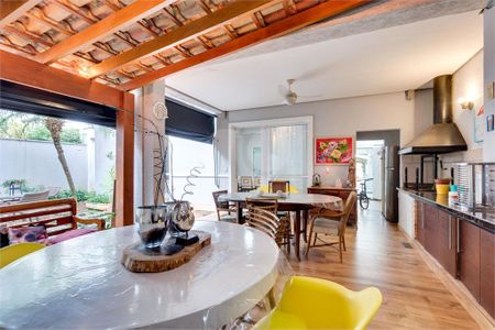 Casa à venda com 3 quartos, 317m² em Santo Amaro, São Paulo