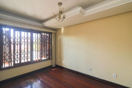 Casa à venda com 472m², 5 quartos e 4 vagasQuarto 2