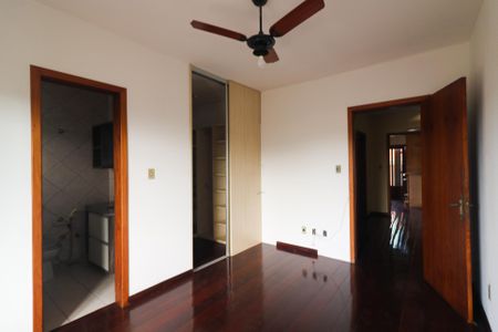 Casa à venda com 472m², 5 quartos e 4 vagasSuíte 2