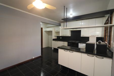 Casa à venda com 472m², 5 quartos e 4 vagasCozinha