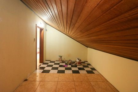 Casa à venda com 472m², 5 quartos e 4 vagasSotão - Depósito 