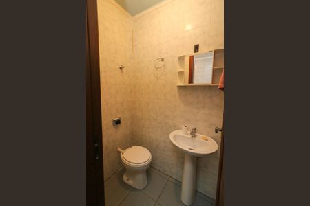 Casa à venda com 472m², 5 quartos e 4 vagasBanheiro de serviço