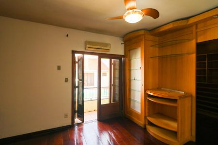 Casa à venda com 472m², 5 quartos e 4 vagasSuíte 1