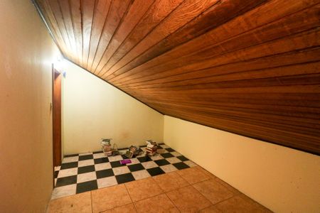 Casa à venda com 472m², 5 quartos e 4 vagasSotão - Depósito 