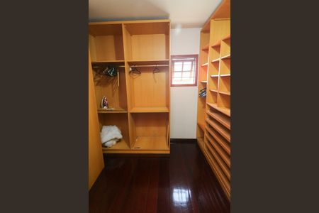 Casa à venda com 472m², 5 quartos e 4 vagasCloset da suíte 1
