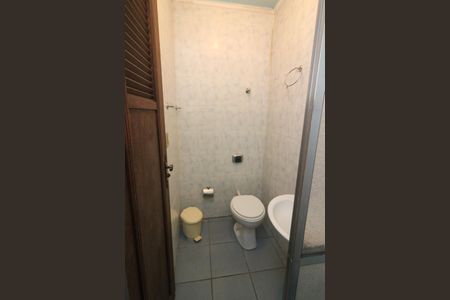 Casa à venda com 472m², 5 quartos e 4 vagasBanheiro de serviço