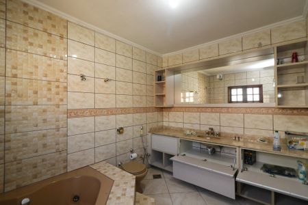 Casa à venda com 472m², 5 quartos e 4 vagasBanheiro da Suíte 1