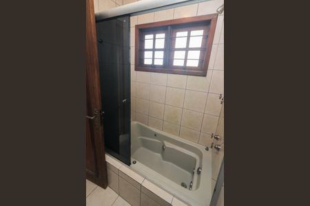 Casa à venda com 472m², 5 quartos e 4 vagasBanheiro da Suíte 2