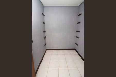 Casa à venda com 472m², 5 quartos e 4 vagasDispensa da Cozinha
