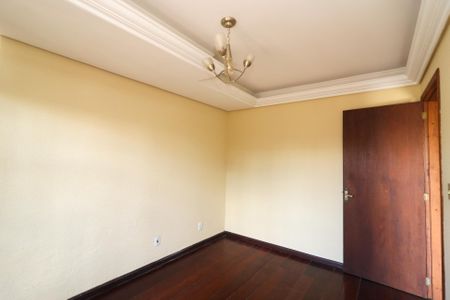 Casa à venda com 472m², 5 quartos e 4 vagasQuarto 2
