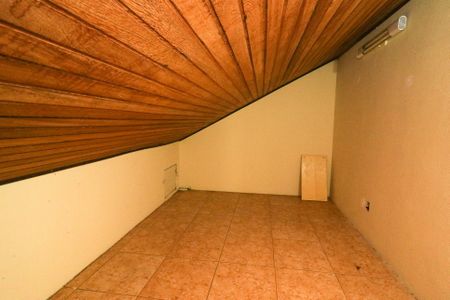 Casa à venda com 472m², 5 quartos e 4 vagasSotão - Depósito 