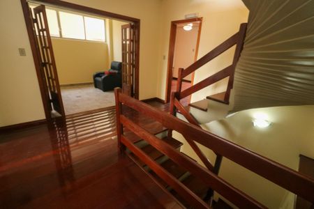 Casa à venda com 472m², 5 quartos e 4 vagasHall