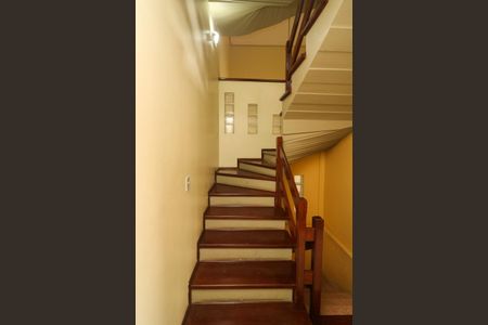 Casa à venda com 472m², 5 quartos e 4 vagasEscada
