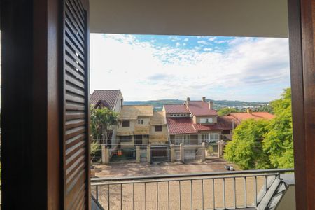 Casa à venda com 472m², 5 quartos e 4 vagasVista da Suíte 2