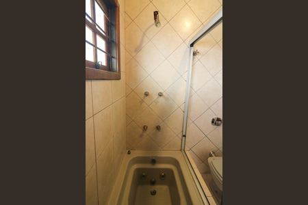Casa à venda com 472m², 5 quartos e 4 vagasBanheiro da Suíte 2