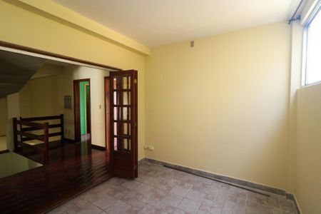 Casa à venda com 472m², 5 quartos e 4 vagasSala de TV