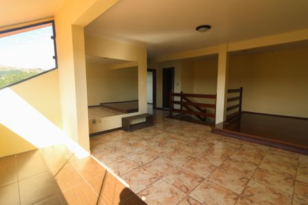 Casa à venda com 472m², 5 quartos e 4 vagasSala 2