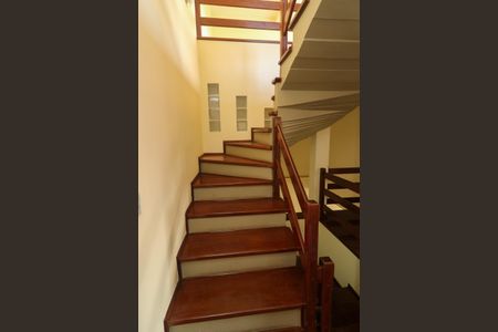 Casa à venda com 472m², 5 quartos e 4 vagasEscada