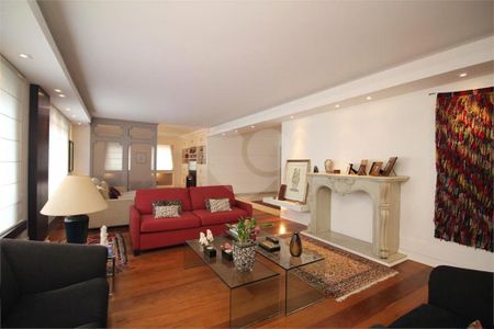 Casa à venda com 6 quartos, 435m² em Vila Cordeiro, São Paulo